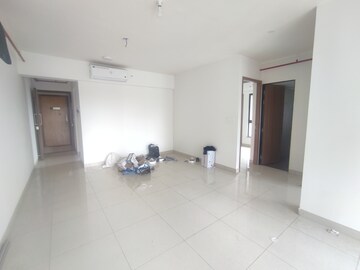 Room in 3 BHK Apartment at Hiranandani Fortune City, New Panvel – for Rent
