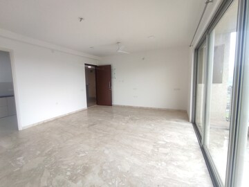 Room in 3 BHK Apartment at Hiranandani Fortune City, New Panvel – for Rent