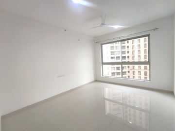 Room in 3 BHK Apartment at Hiranandani Fortune City, New Panvel – for Rent