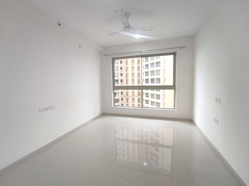 Room in 3 BHK Apartment at Hiranandani Fortune City, New Panvel – for Rent