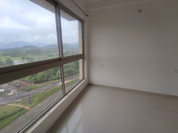 Room in 3 BHK Apartment at Hiranandani Fortune City, New Panvel – for Rent
