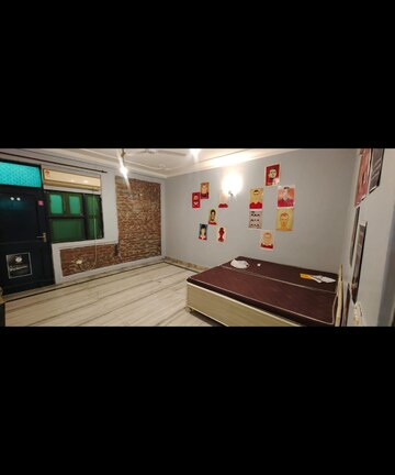 Room in 3 BHK Apartment at Saket – for Rent