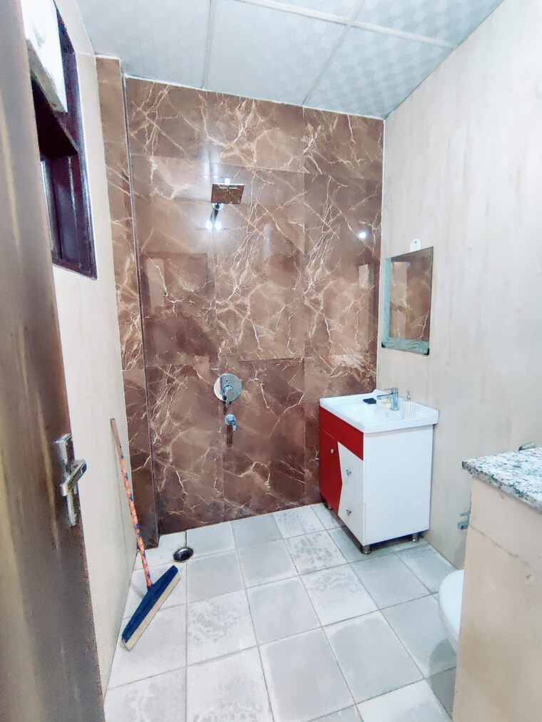 Bathroom, shakti khand iv 3 Bedroom 1120 Sq.Ft. Builder Floor In Shakti Khand iv Ghaziabad 8963129