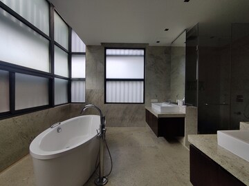 Bathroom in 5 BHK Villa at Prestige Golfshire, Nandi Hills – for Rent