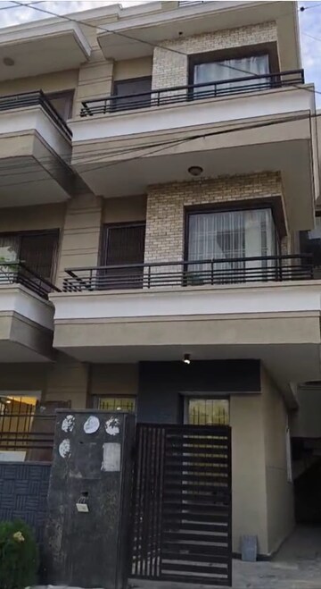 4 BHK Builder Floor For Sale in Sector 43