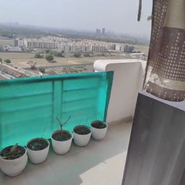 Team Area in 3 BHK Apartment at Ramprastha City The Edge Towers, Sector 37d – for Rent