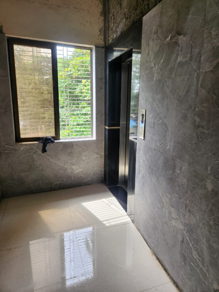 Room, wagle industrial estate Commercial Office Space 2300 Sq.Ft. In Wagle Industrial Estate Thane 8963266