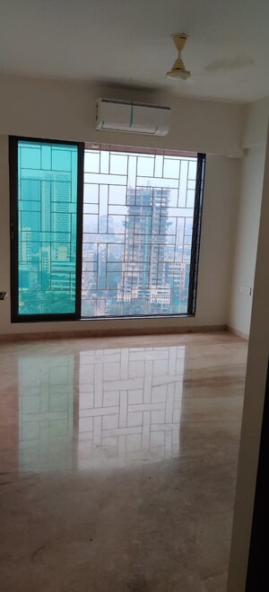 Room in 3 BHK Apartment at Lashkaria Empress, Andheri West – for Sale