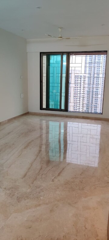 Room in 3 BHK Apartment at Lashkaria Empress, Andheri West – for Sale