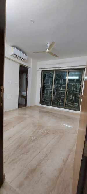 Room in 3 BHK Apartment at Lashkaria Empress, Andheri West – for Sale