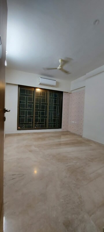 Room in 3 BHK Apartment at Lashkaria Empress, Andheri West – for Sale