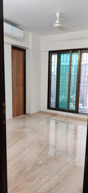 Room in 3 BHK Apartment at Lashkaria Empress, Andheri West – for Sale