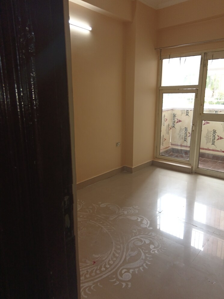 Room, aims-golf-city 2.5 Bedroom 1150 Sq.Ft. Apartment In Sector 75 Noida 8963283