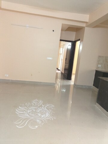 Room in 2.5 BHK Apartment at Aims Golf City, Sector 75 – for Rent