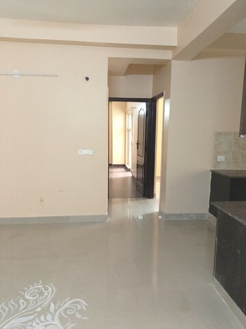 Room in 2.5 BHK Apartment at Aims Golf City, Sector 75 – for Rent