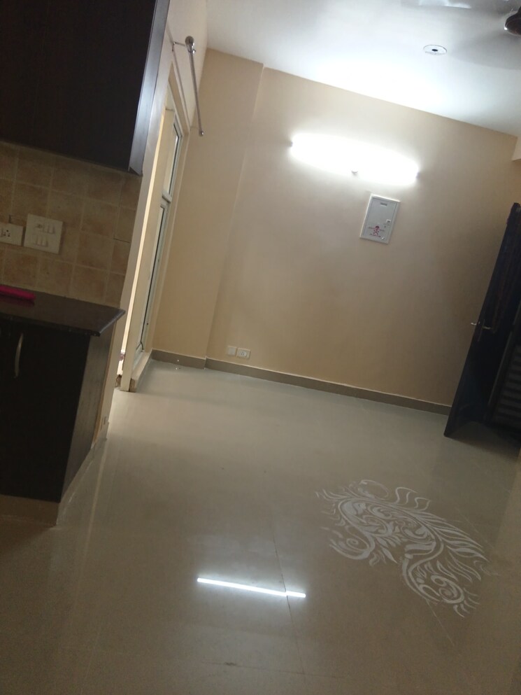 Room, aims-golf-city 2.5 Bedroom 1150 Sq.Ft. Apartment In Sector 75 Noida 8963283