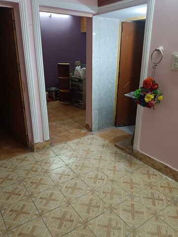 Room in 3 BHK Apartment at RWA Pocket R Dilshad Garden, Dilshad Garden – for Rent