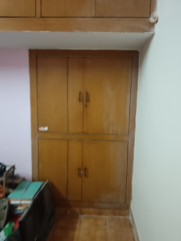 Furnished Amenities in 3 BHK Apartment at RWA Pocket R Dilshad Garden, Dilshad Garden – for Rent