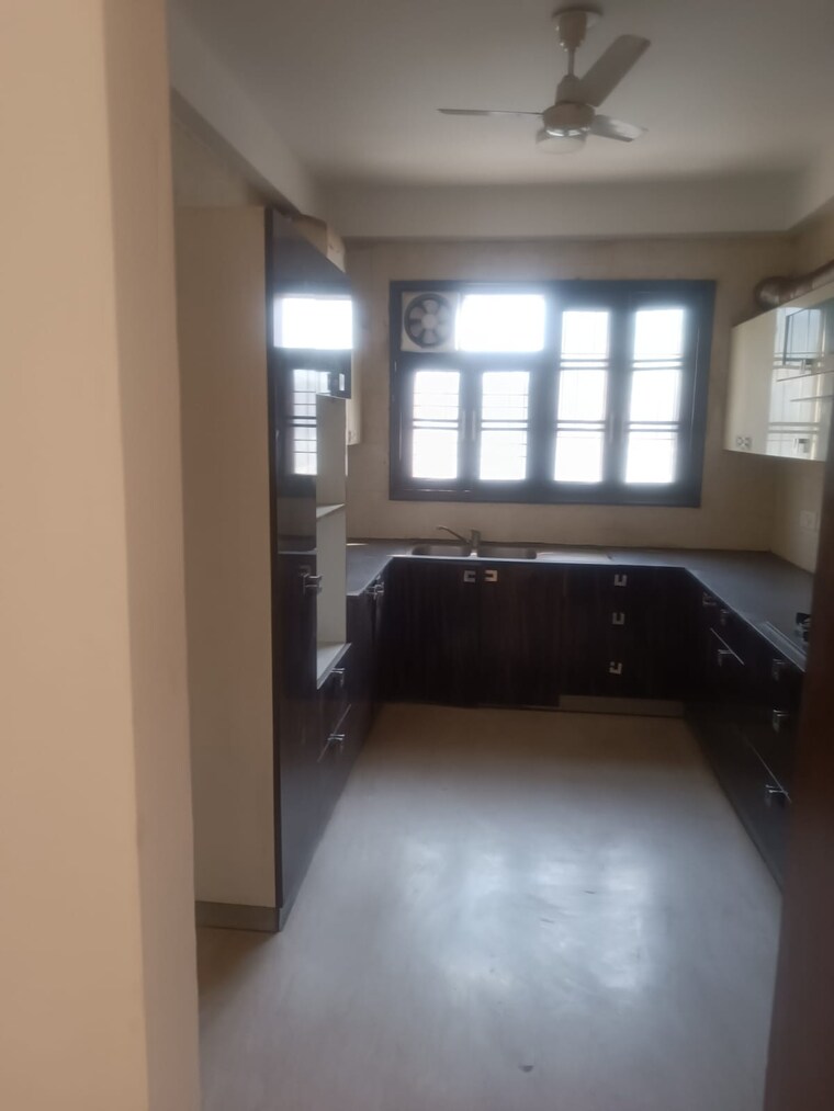 Kitchen, chittaranjan park 3 Bedroom 250 Sq.Yd. Builder Floor In Chittaranjan Park Delhi 8963313