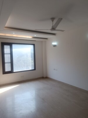Room in 3 BHK Builder Floor at Chittaranjan Park – for Sale