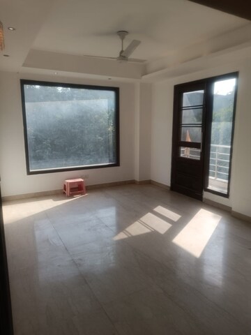 Room in 3 BHK Builder Floor at Chittaranjan Park – for Sale