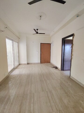 Room in 3 BHK Apartment at Amrapali Centurian Park, Tech Zone 4 Greater Noida – for Rent