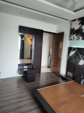 Room in 3 BHK Apartment at Sheth Vasant Lawns, Laxmi Nagar – for Sale