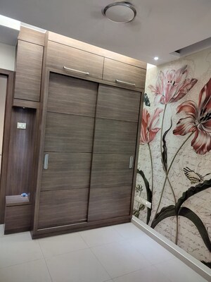 Furnished Amenities in 3 BHK Apartment at Sheth Vasant Lawns, Laxmi Nagar – for Sale