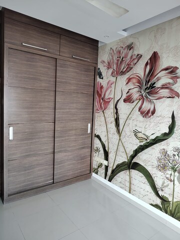 Furnished Amenities in 3 BHK Apartment at Sheth Vasant Lawns, Laxmi Nagar – for Sale