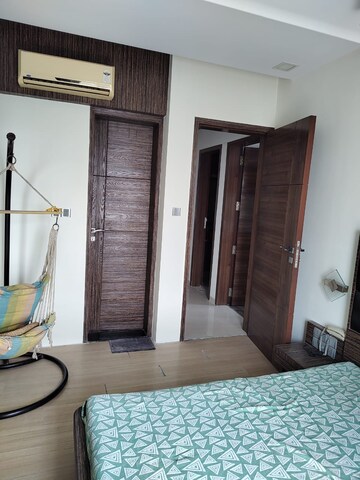 Room in 3 BHK Apartment at Sheth Vasant Lawns, Laxmi Nagar – for Sale