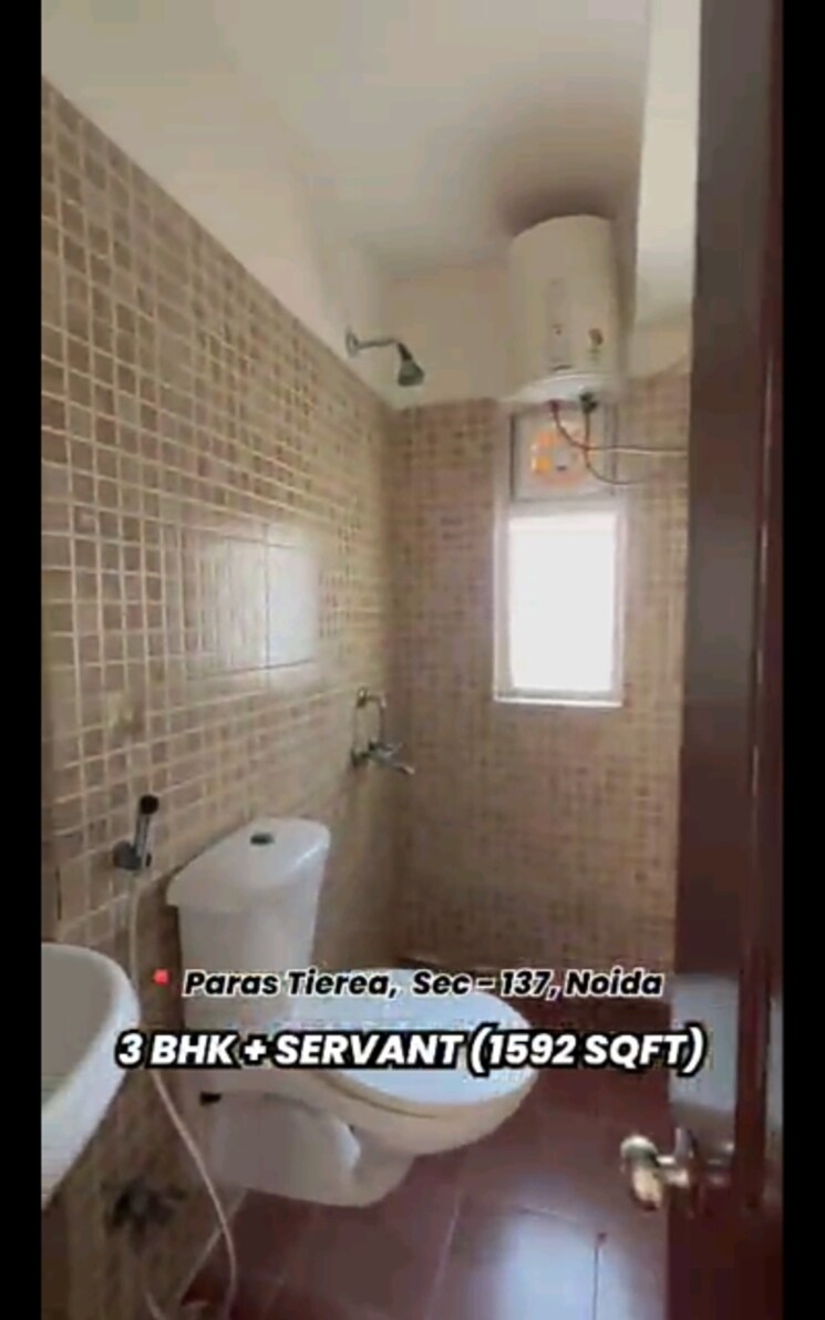 Bathroom, paras-tierea 3 Bedroom 1592 Sq.Ft. Apartment In Sector 137 Noida 8963395