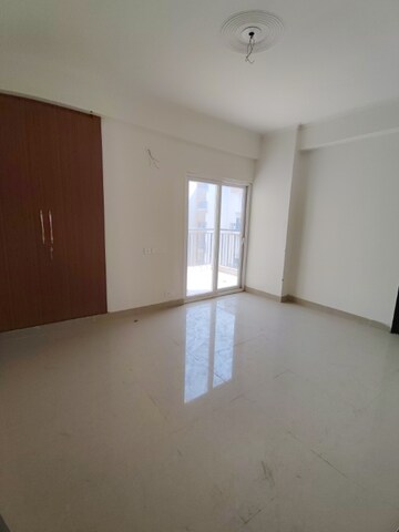 Room in 3 BHK Apartment at Amrapali Terrace Homes, Tech Zone 4 Greater Noida – for Sale