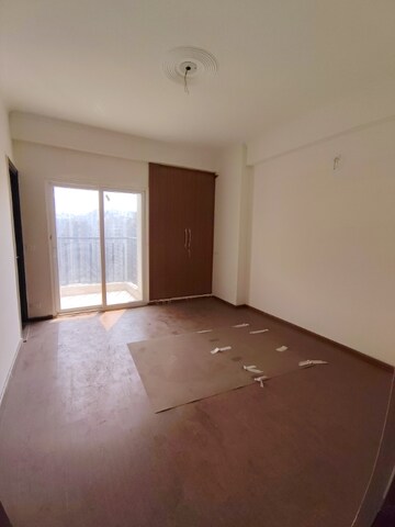 Room in 3 BHK Apartment at Amrapali Terrace Homes, Tech Zone 4 Greater Noida – for Sale