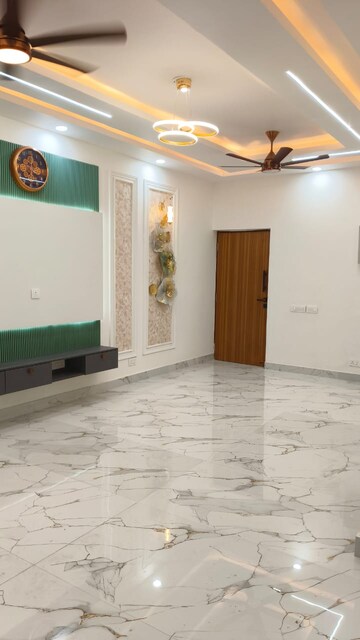 Room in 3 BHK Apartment at Royal Homez, Sector 43 – for Sale