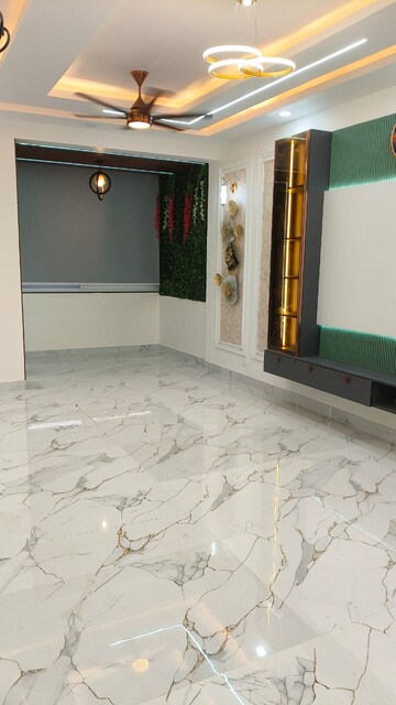 Room in 3 BHK Apartment at Royal Homez, Sector 43 – for Sale