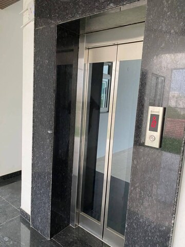 Lift in 1 BHK Apartment at Saket – for Rent