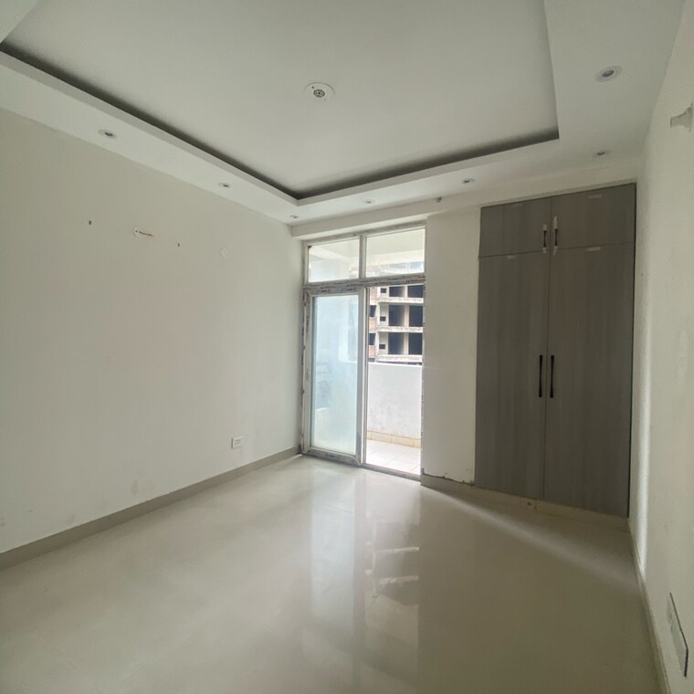 Room, sector 89 3 Bedroom 1500 Sq.Ft. Apartment In Sector 89 Faridabad 8963453