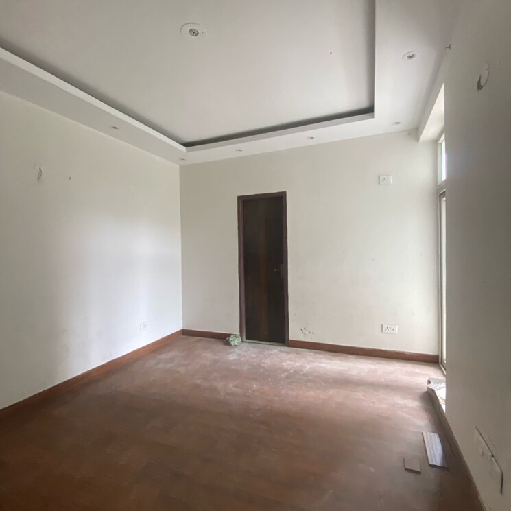 Room, sector 89 3 Bedroom 1500 Sq.Ft. Apartment In Sector 89 Faridabad 8963453