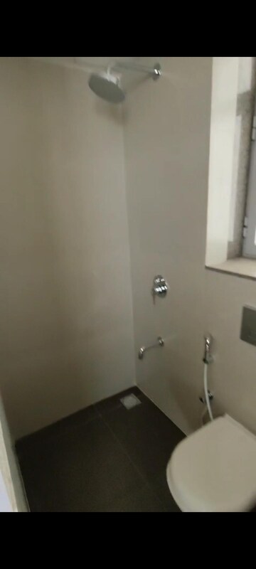 Room in 2 BHK Apartment at Piramal Vaikunth, Balkum Pada – for Rent