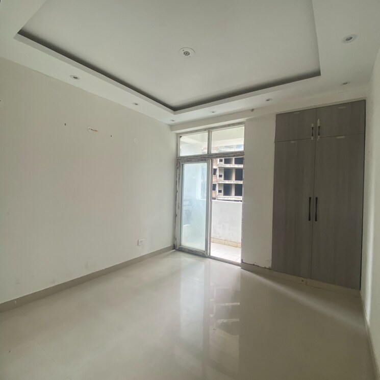 Room, sector 89 3 Bedroom 1500 Sq.Ft. Apartment In Sector 89 Faridabad 8963475