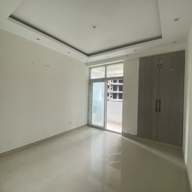 Room, sector 89 3 Bedroom 1500 Sq.Ft. Apartment In Sector 89 Faridabad 8963475