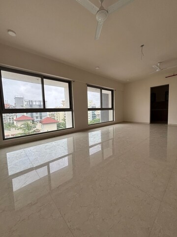 Room in 3 BHK Apartment at Diamond Garden, Chembur – for Rent