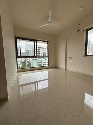 Room in 3 BHK Apartment at Diamond Garden, Chembur – for Rent
