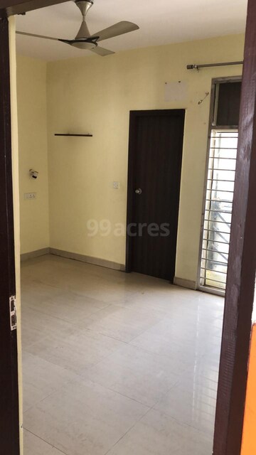Room in 3 BHK Builder Floor at Puri Vip Floors, Sector 81 – for Rent