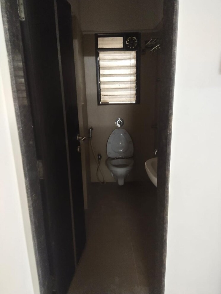 Bathroom, siddharth-nagar-chs-goregaon 2 Bedroom 650 Sq.Ft. Apartment In Goregaon West Mumbai 8963515