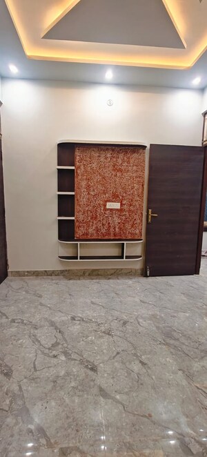 Room in 3 BHK Independent House at Karaundi – for Sale