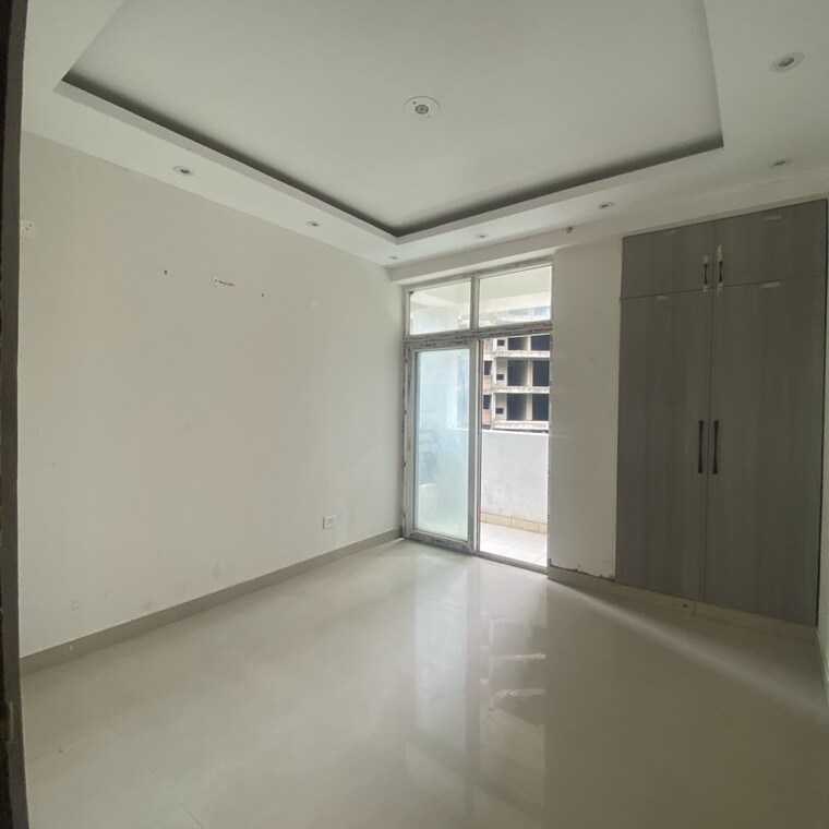 Room, sector 89 3 Bedroom 1500 Sq.Ft. Apartment In Sector 89 Faridabad 8963501