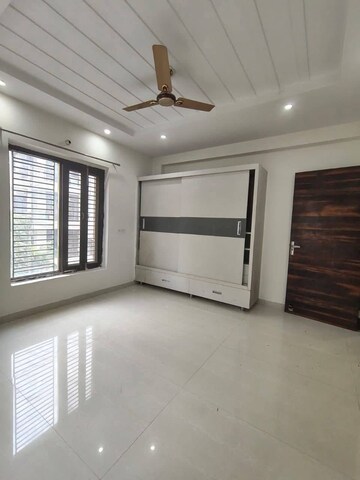 Room in 2 BHK Apartment at Emaar The Palm Drive-Palm Studios, Sector 66 – for Rent