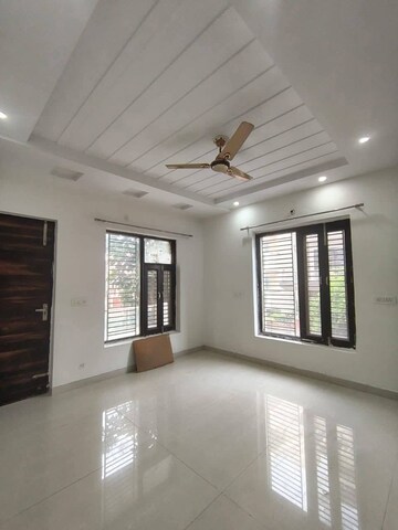 Room in 2 BHK Apartment at Emaar The Palm Drive-Palm Studios, Sector 66 – for Rent