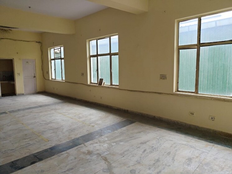 Room, sector 63 Commercial Industrial Plot 5500 Sq.Ft. In Sector 63 Noida 8963526